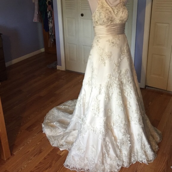 Oleg Cassini Ivory Wedding Gown 👰🏻 - Picture 2 of 7